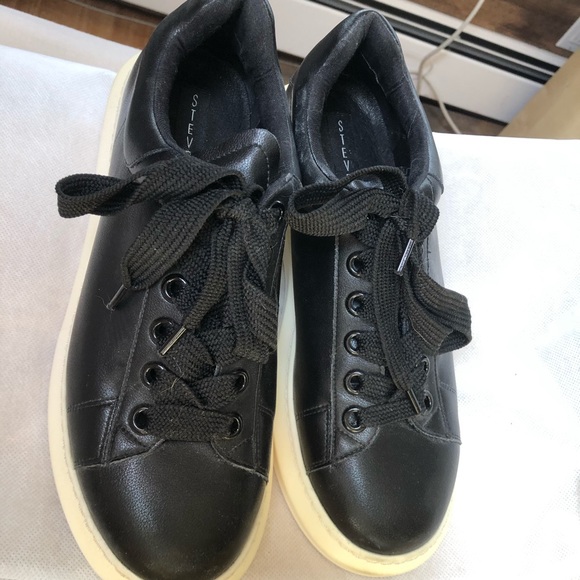 Steven by Steve Madden Black Sneakers - Picture 1 of 5